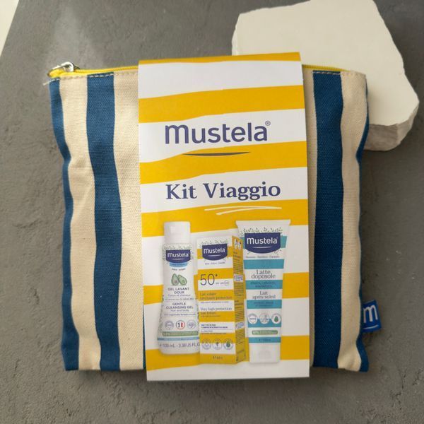 Mustela Kit Viaggio (Мустела) &mdash; сонцезахисний набір для малюків &nbsp;у стильній фірмовій косметичці.&nbsp; 3010 фото