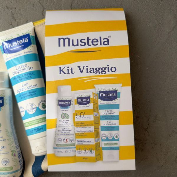 Mustela Kit Viaggio (Мустела) &mdash; сонцезахисний набір для малюків &nbsp;у стильній фірмовій косметичці.&nbsp; 3010 фото